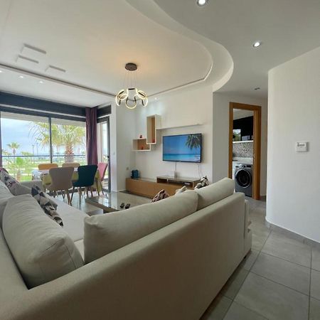 Seafront High Standard Apartment マルティル エクステリア 写真