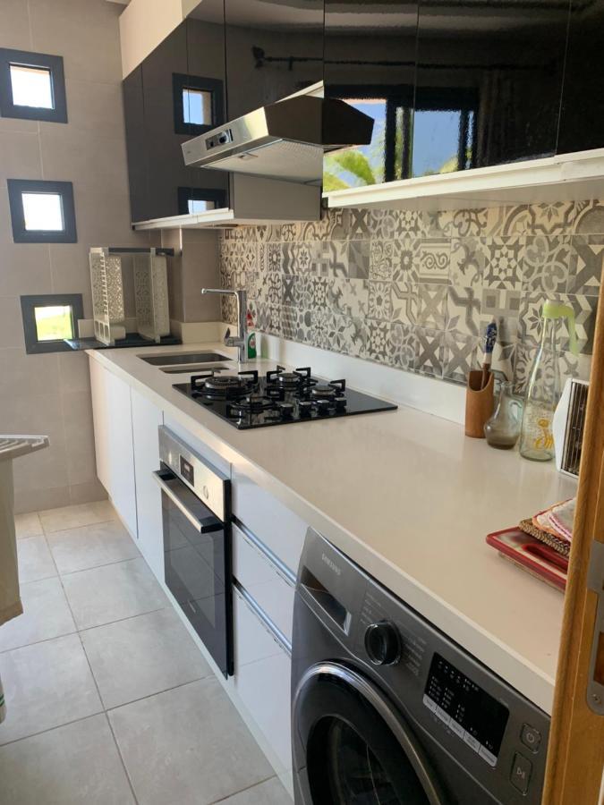 Seafront High Standard Apartment マルティル エクステリア 写真
