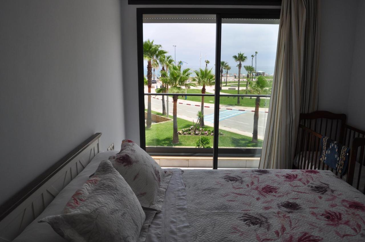 Seafront High Standard Apartment マルティル エクステリア 写真