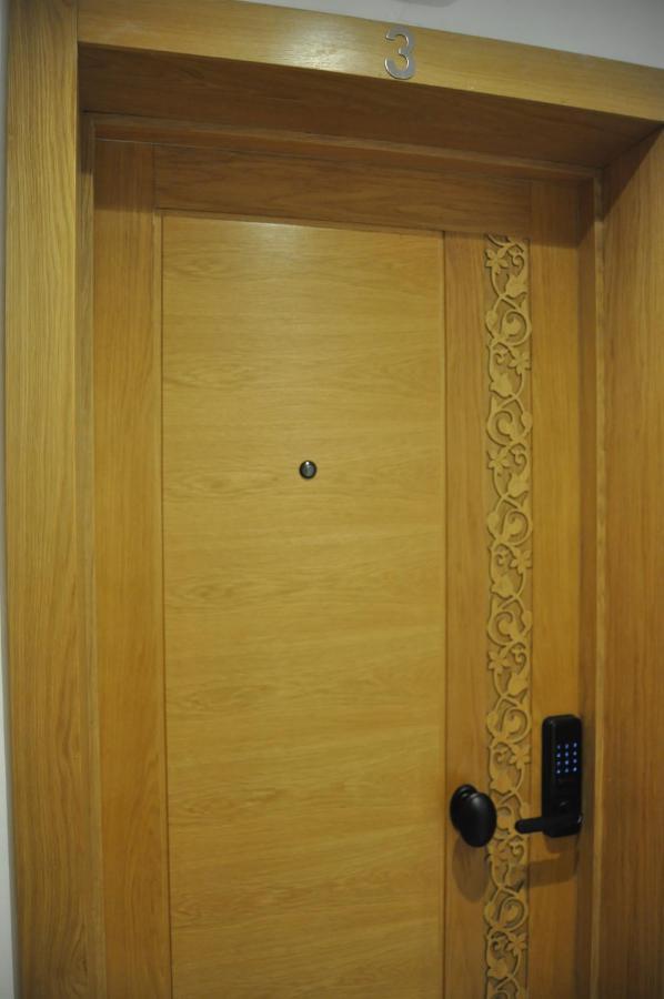 Seafront High Standard Apartment マルティル エクステリア 写真