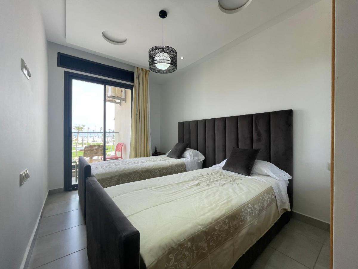 Seafront High Standard Apartment マルティル エクステリア 写真